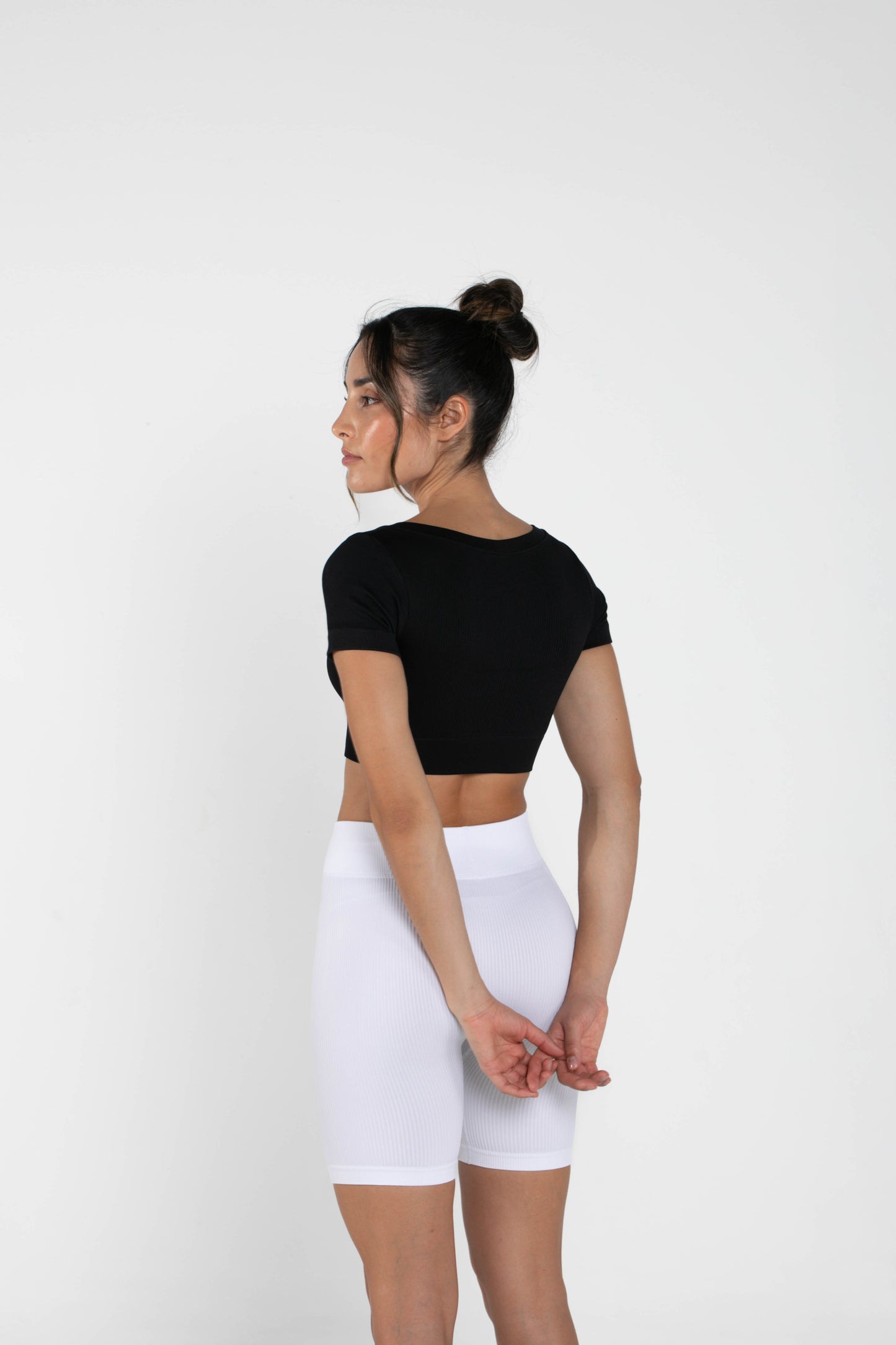 Mid - Short - Sleeved - Crop Top - Black