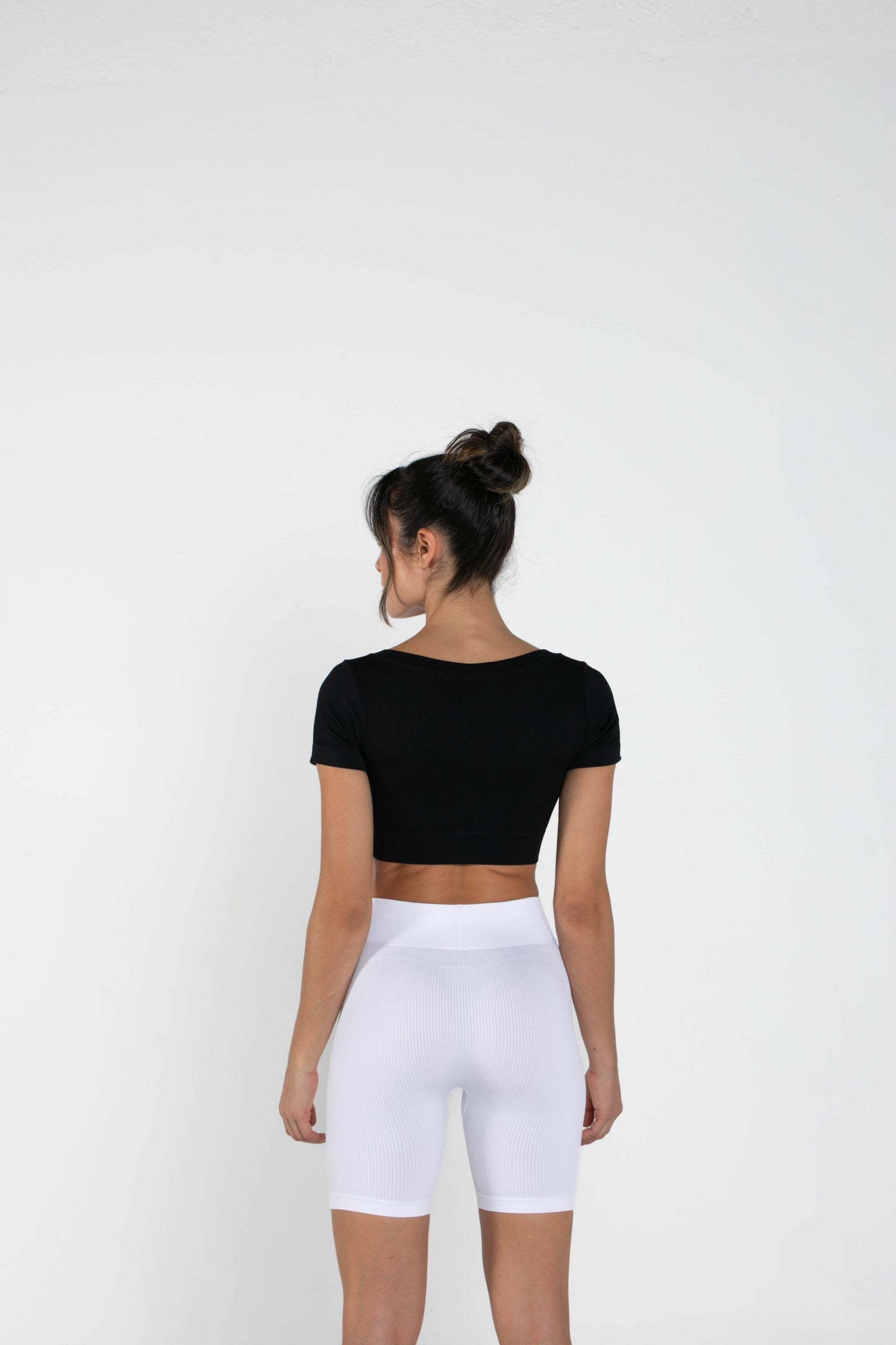 Mid - Short - Sleeved - Crop Top - Black