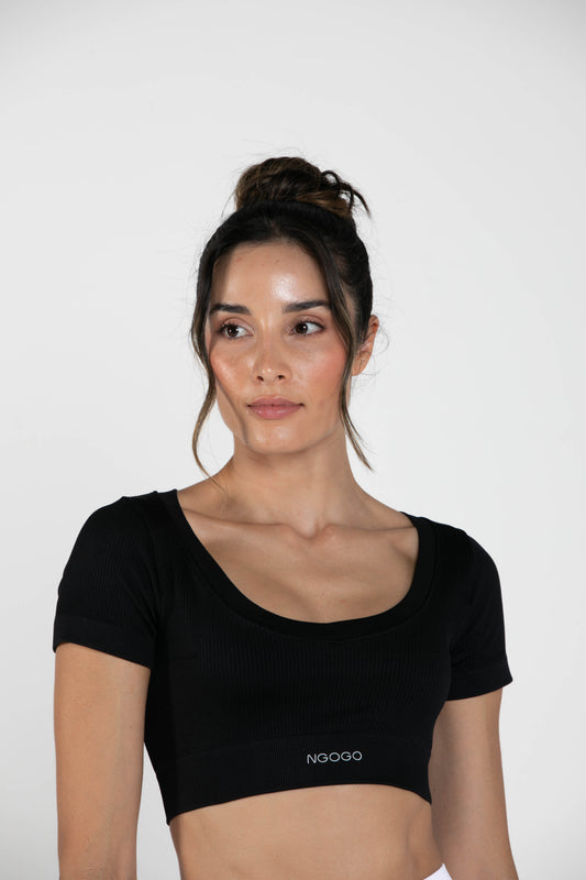 Mid - Short - Sleeved - Crop Top - Black